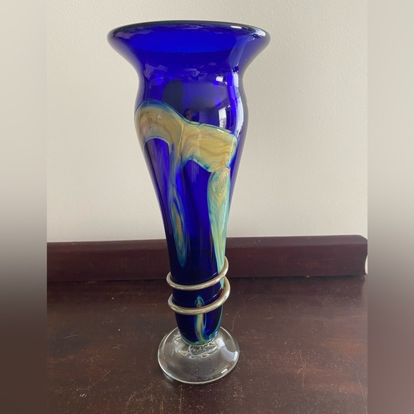 Glass Vase - Picture 1 of 12